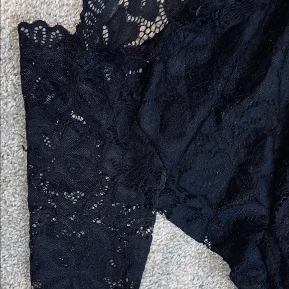 Black off the shoulder lace long sleeve - Picture 6 of 7